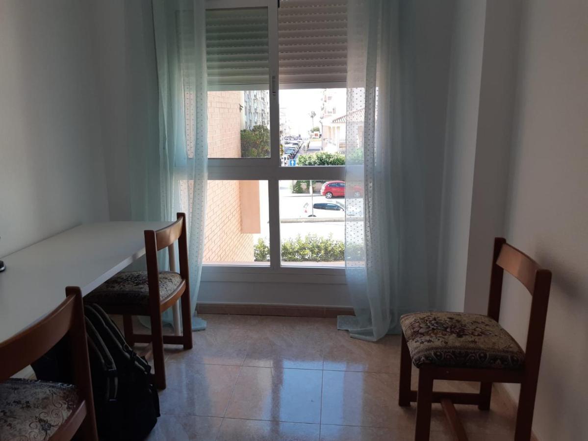 شقة Amplio Piso Con Vistas A La Playa De Poniente أغيلاس المظهر الخارجي الصورة